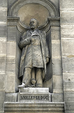Statue von Eugene Viollet-le-Duc