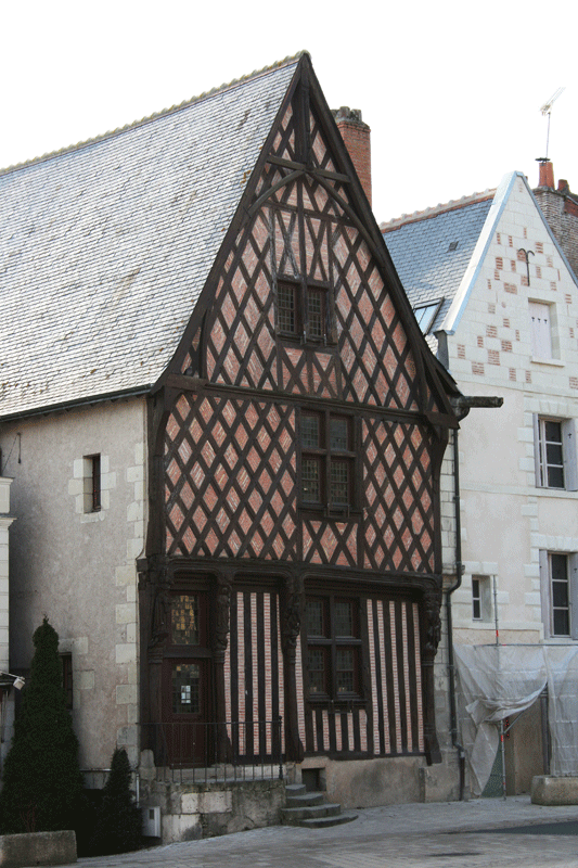 Luynes - Maison du XVe siècle (photo JP Lautman)